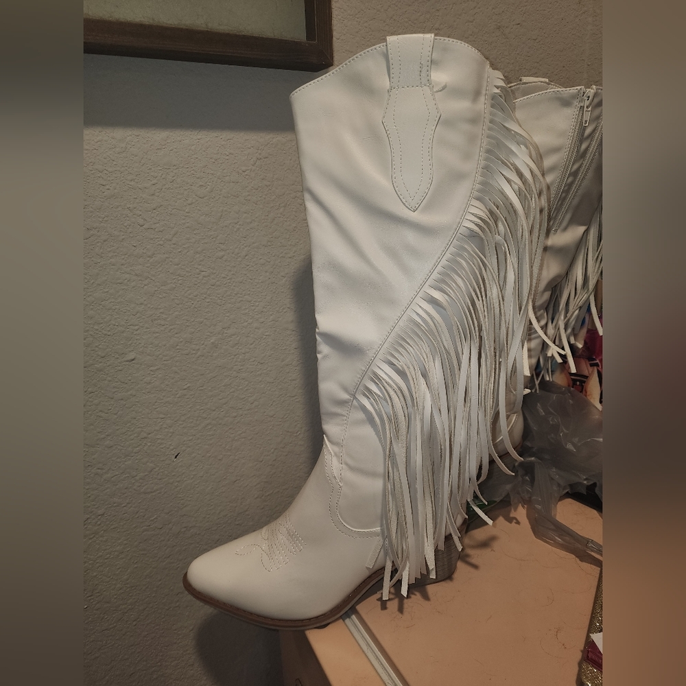 NWT White Fringe Boots - Picture 1 of 3